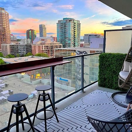 Luxury Dt, 2 Bedroom Deal, Private Balcony, Full Kitchen, Gym - Free Parking YYC Kültér fotó