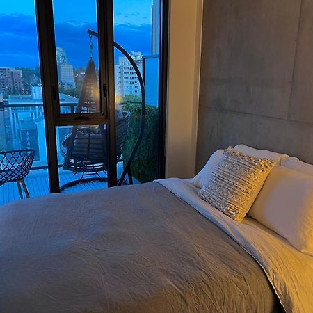 Luxury Dt, 2 Bedroom Deal, Private Balcony, Full Kitchen, Gym - Free Parking YYC Kültér fotó