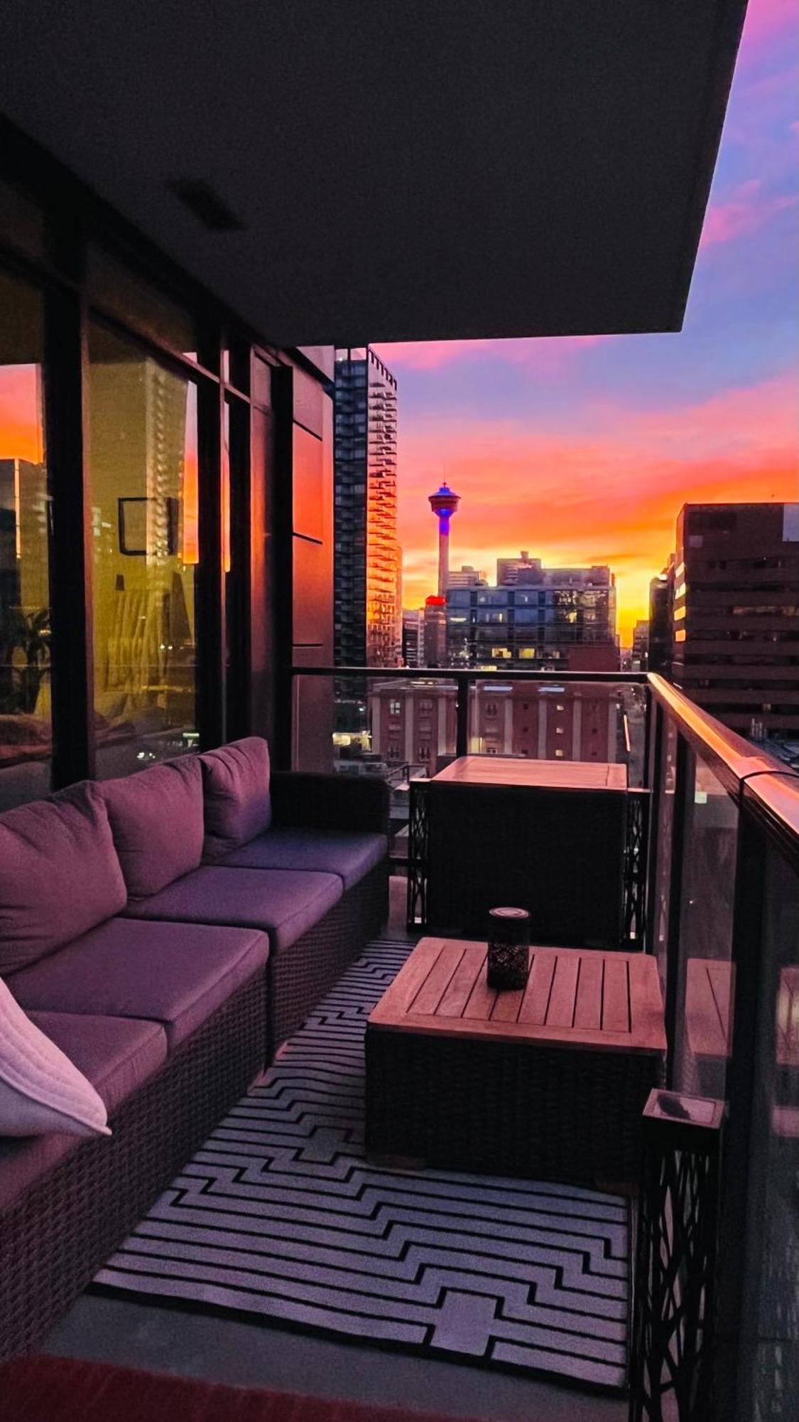 Luxury Dt, 2 Bedroom Deal, Private Balcony, Full Kitchen, Gym - Free Parking YYC Kültér fotó