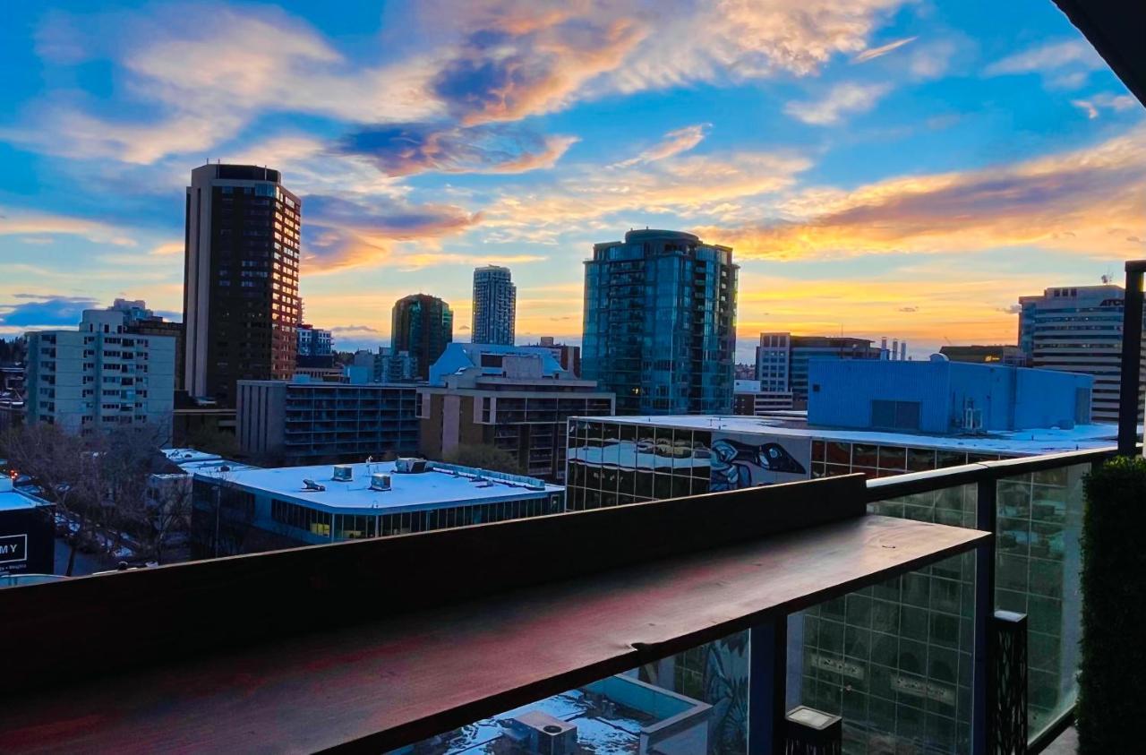 Luxury Dt, 2 Bedroom Deal, Private Balcony, Full Kitchen, Gym - Free Parking YYC Kültér fotó
