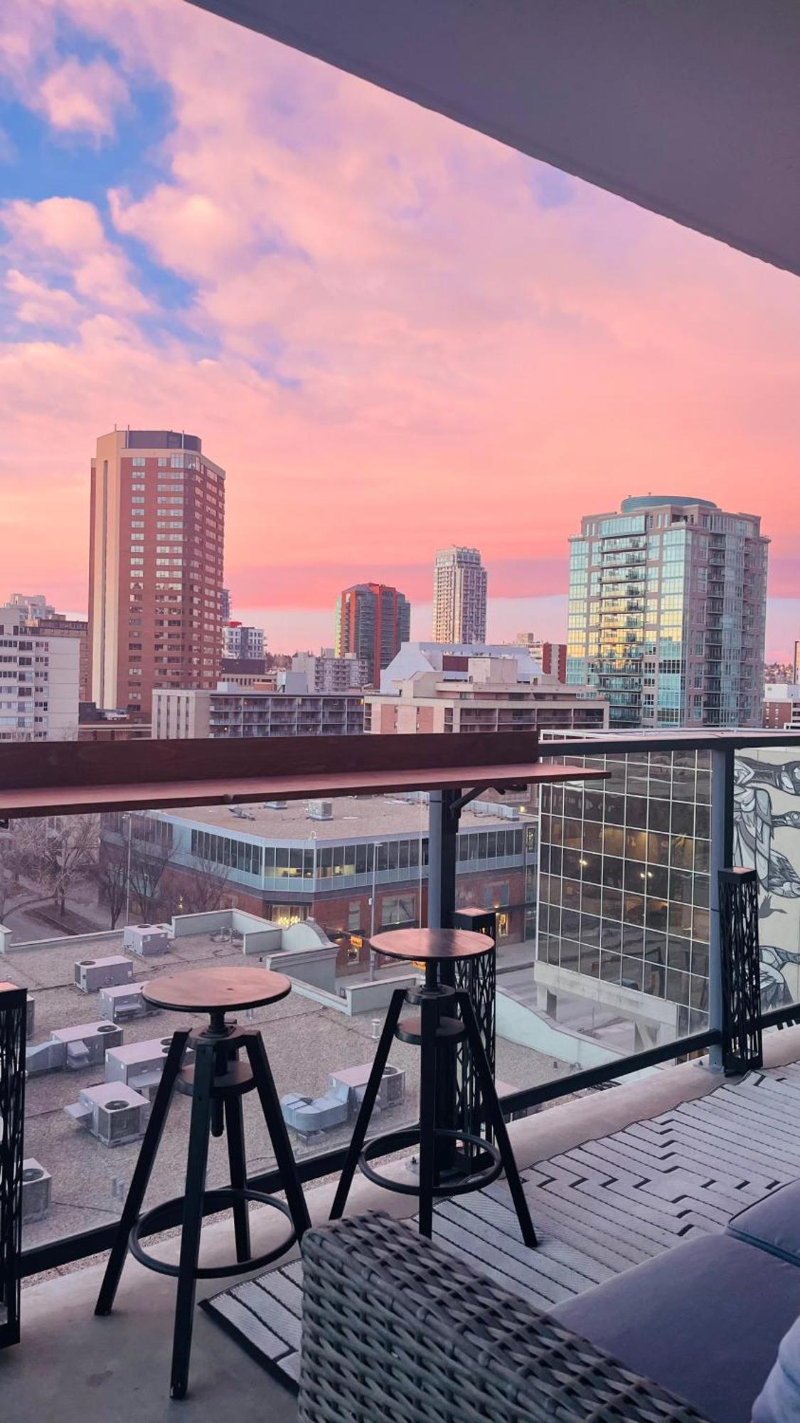 Luxury Dt, 2 Bedroom Deal, Private Balcony, Full Kitchen, Gym - Free Parking YYC Kültér fotó