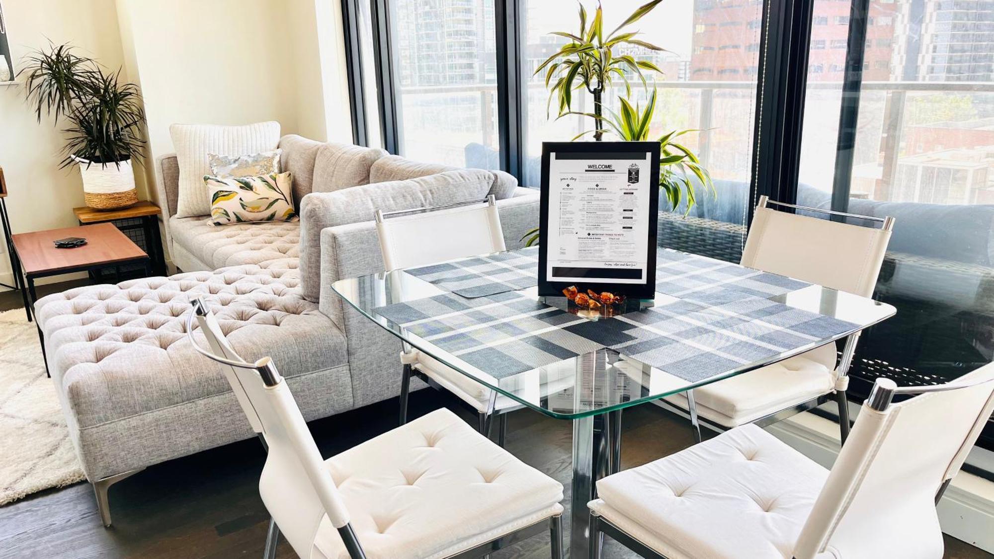 Luxury Dt, 2 Bedroom Deal, Private Balcony, Full Kitchen, Gym - Free Parking YYC Kültér fotó