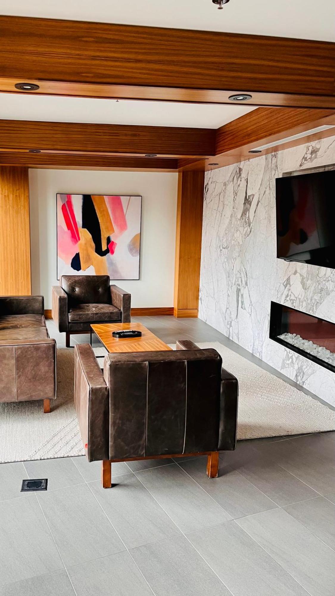 Luxury Dt, 2 Bedroom Deal, Private Balcony, Full Kitchen, Gym - Free Parking YYC Kültér fotó